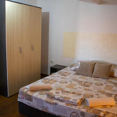 Alpin Guest house *